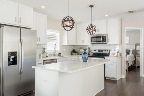 House in Tampa, Florida 3 bedrooms, 137.87 sq.m. № 1869150 - photo 5
