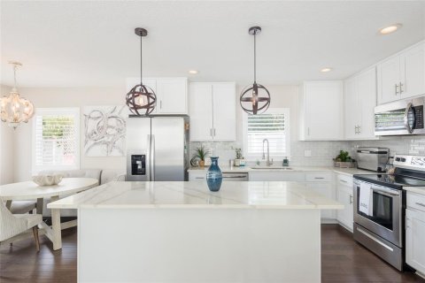 House in Tampa, Florida 3 bedrooms, 137.87 sq.m. № 1869150 - photo 7