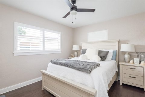 House in Tampa, Florida 3 bedrooms, 137.87 sq.m. № 1869150 - photo 17