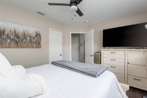 House in Tampa, Florida 3 bedrooms, 137.87 sq.m. № 1869150 - photo 9