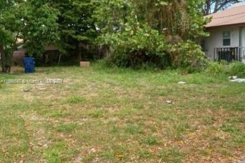 Terreno en venta en Miami, Florida № 1833853 - foto 4