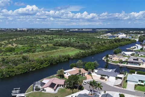 Villa ou maison à vendre à Apollo Beach, Floride: 4 chambres, 184.69 m2 № 1916175 - photo 3