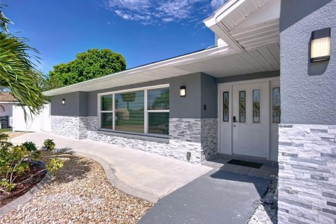Villa ou maison à vendre à Apollo Beach, Floride: 4 chambres, 184.69 m2 № 1916175 - photo 8