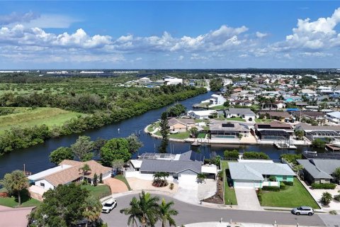Villa ou maison à vendre à Apollo Beach, Floride: 4 chambres, 184.69 m2 № 1916175 - photo 4