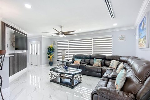 Villa ou maison à vendre à Apollo Beach, Floride: 4 chambres, 184.69 m2 № 1916175 - photo 25