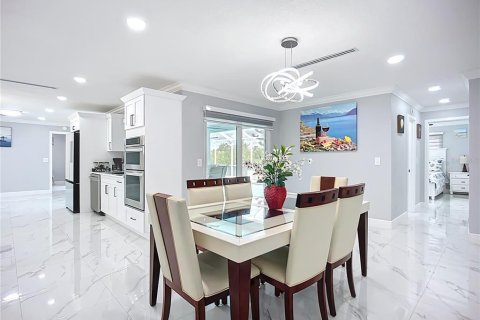 Villa ou maison à vendre à Apollo Beach, Floride: 4 chambres, 184.69 m2 № 1916175 - photo 15