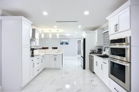 Villa ou maison à vendre à Apollo Beach, Floride: 4 chambres, 184.69 m2 № 1916175 - photo 17
