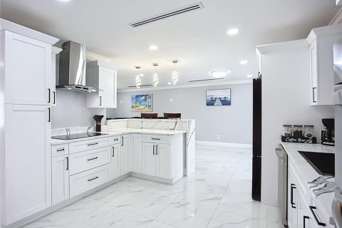 Villa ou maison à vendre à Apollo Beach, Floride: 4 chambres, 184.69 m2 № 1916175 - photo 20