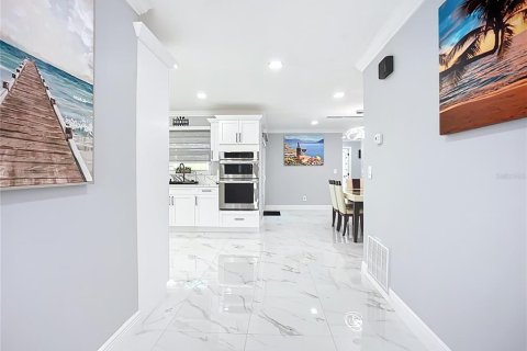 Villa ou maison à vendre à Apollo Beach, Floride: 4 chambres, 184.69 m2 № 1916175 - photo 9