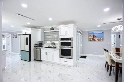 Villa ou maison à vendre à Apollo Beach, Floride: 4 chambres, 184.69 m2 № 1916175 - photo 18