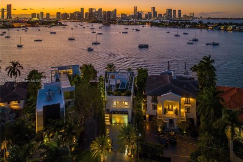 Villa ou maison à vendre à Miami Beach, Floride: 5 chambres, 448.44 m2 № 2154758 - photo 8