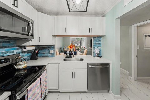 Купить кондоминиум в Клируотер, Флорида 6 комнат, 98.48м2, № 2287447 - фото 10