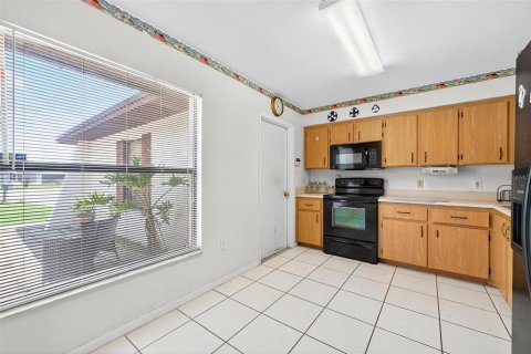 House in Kissimmee, Florida 3 bedrooms, 127.46 sq.m. № 1808302 - photo 8