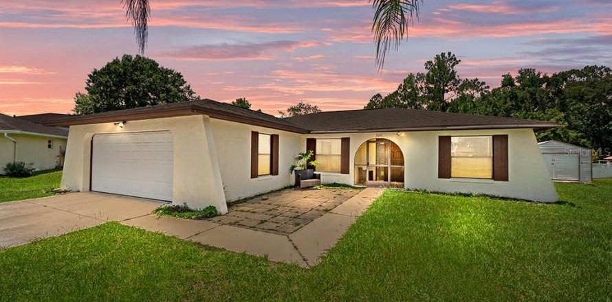 House in Kissimmee, Florida 3 bedrooms, 127.46 sq.m. № 1808302