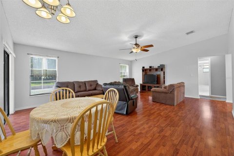 House in Kissimmee, Florida 3 bedrooms, 127.46 sq.m. № 1808302 - photo 3