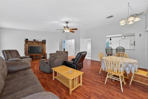 House in Kissimmee, Florida 3 bedrooms, 127.46 sq.m. № 1808302 - photo 4