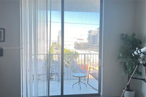 Кондоминиум с 1 спальней в Холливуд, Флорида № 1997861