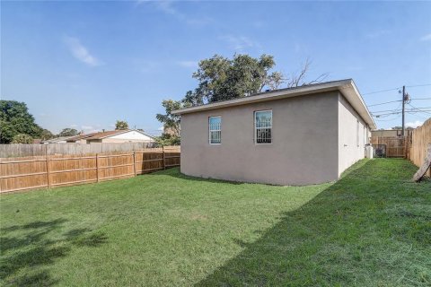House in Orlando, Florida 3 bedrooms, 139.63 sq.m. № 2109882 - photo 24
