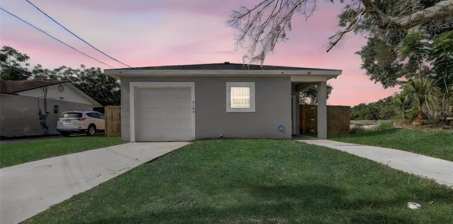 House in Orlando, Florida 3 bedrooms, 139.63 sq.m. № 2109882