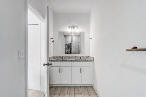 House in Orlando, Florida 3 bedrooms, 139.63 sq.m. № 2109882 - photo 16