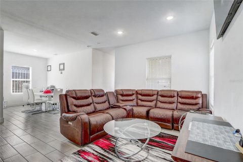 House in Orlando, Florida 3 bedrooms, 139.63 sq.m. № 2109882 - photo 7