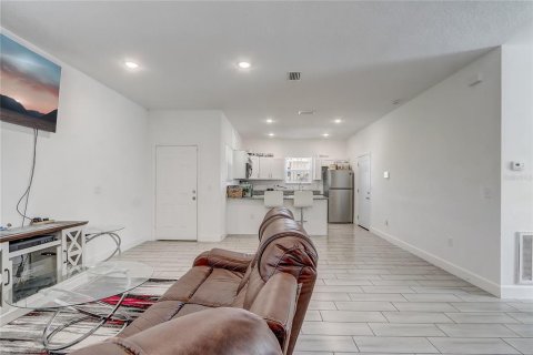 House in Orlando, Florida 3 bedrooms, 139.63 sq.m. № 2109882 - photo 6