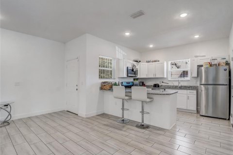 House in Orlando, Florida 3 bedrooms, 139.63 sq.m. № 2109882 - photo 8