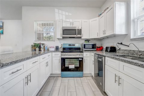 House in Orlando, Florida 3 bedrooms, 139.63 sq.m. № 2109882 - photo 10