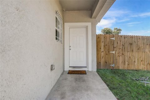 House in Orlando, Florida 3 bedrooms, 139.63 sq.m. № 2109882 - photo 4