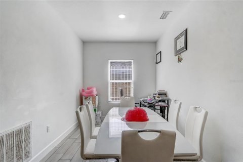 House in Orlando, Florida 3 bedrooms, 139.63 sq.m. № 2109882 - photo 12