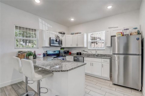 House in Orlando, Florida 3 bedrooms, 139.63 sq.m. № 2109882 - photo 9