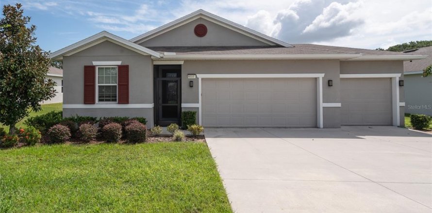 House in Leesburg, Florida 4 bedrooms, 179.12 sq.m. № 1914838