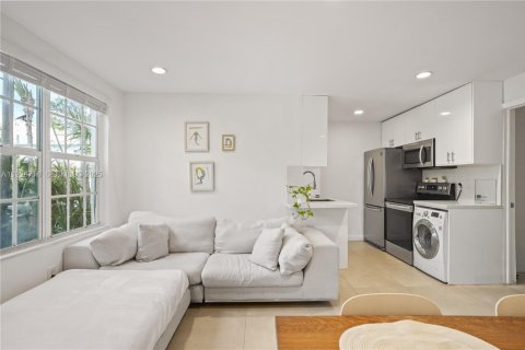 Condominio en venta en Miami Beach, Florida, 2 dormitorios, 54.35 m2 № 2034742 - foto 5
