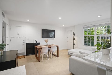 Condominio en venta en Miami Beach, Florida, 2 dormitorios, 54.35 m2 № 2034742 - foto 3