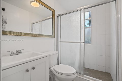 Condominio en venta en Miami Beach, Florida, 2 dormitorios, 54.35 m2 № 2034742 - foto 11