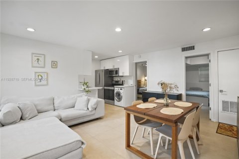 Condominio en Miami Beach, Florida, 2 dormitorios  № 2034742