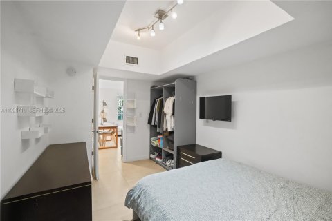 Condominio en venta en Miami Beach, Florida, 2 dormitorios, 54.35 m2 № 2034742 - foto 9