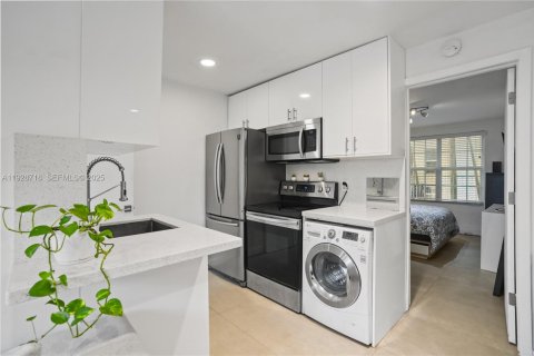 Condominio en venta en Miami Beach, Florida, 2 dormitorios, 54.35 m2 № 2034742 - foto 4