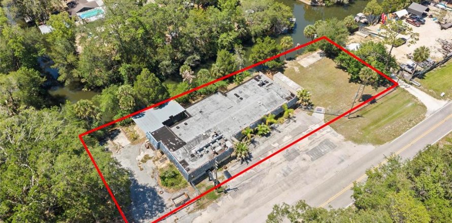 Immobilier commercial à Weeki Wachee, Floride № 2218461