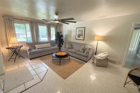House in Gainesville, Florida 4 bedrooms, 214.05 sq.m. № 2420399 - photo 9