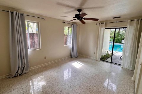 House in Gainesville, Florida 4 bedrooms, 214.05 sq.m. № 2420399 - photo 28