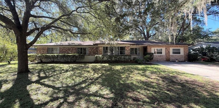 House in Gainesville, Florida 4 bedrooms, 214.05 sq.m. № 2420399