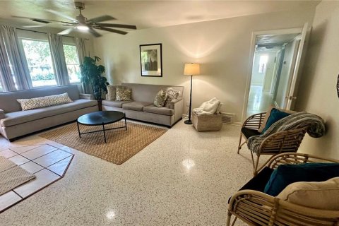 House in Gainesville, Florida 4 bedrooms, 214.05 sq.m. № 2420399 - photo 7