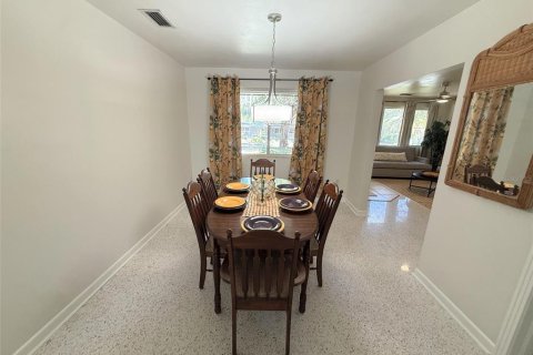 House in Gainesville, Florida 4 bedrooms, 214.05 sq.m. № 2420399 - photo 15