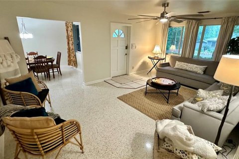 House in Gainesville, Florida 4 bedrooms, 214.05 sq.m. № 2420399 - photo 8