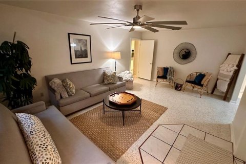 House in Gainesville, Florida 4 bedrooms, 214.05 sq.m. № 2420399 - photo 5