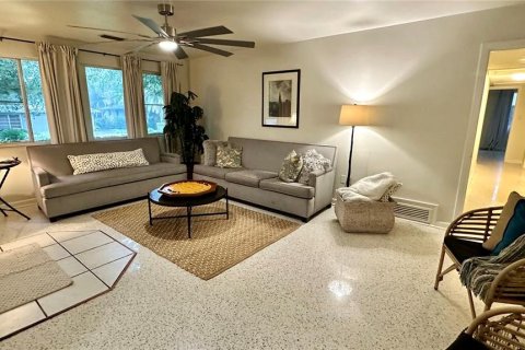 House in Gainesville, Florida 4 bedrooms, 214.05 sq.m. № 2420399 - photo 12