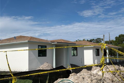 Casa en venta en Pompano Beach, Florida, 4 dormitorios № 2253787 - foto 8