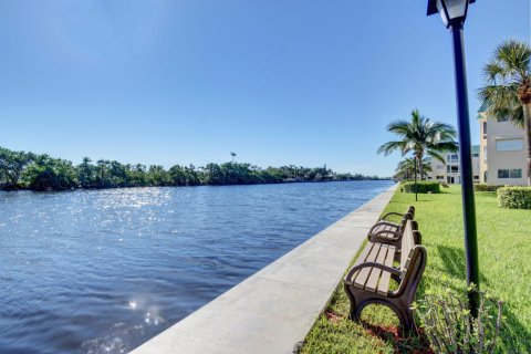 Condo in Boynton Beach, Florida, 1 bedroom  № 1045492 - photo 1