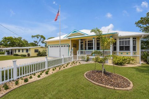 House in New Smyrna Beach, Florida 4 bedrooms, 195.93 sq.m. № 2208997